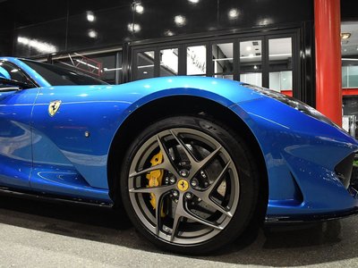 FERRARI 812 - 9