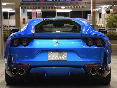 FERRARI 812 - 6
