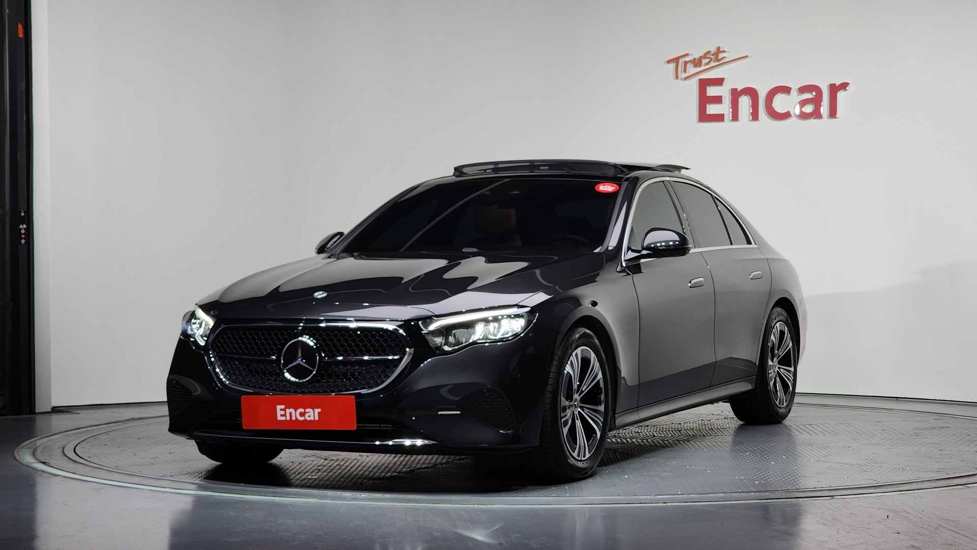 MERCEDES-BENZ E-CLASS - View 1