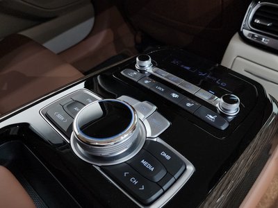 2020 Genesis G90 — миниатюра 25