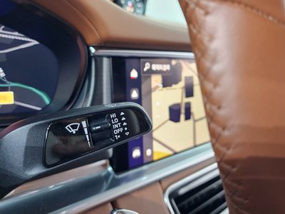 2023 Porsche PANAMERA thumbnail 30