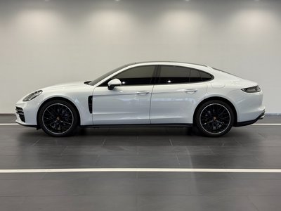 PORSCHE PANAMERA - 3