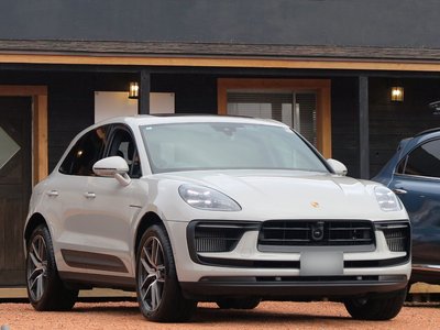 PORSCHE MACAN - 1