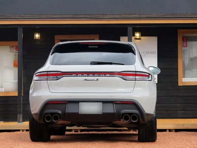 PORSCHE MACAN - 8