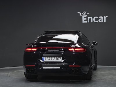 PORSCHE PANAMERA - 3