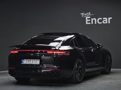 PORSCHE PANAMERA - 4