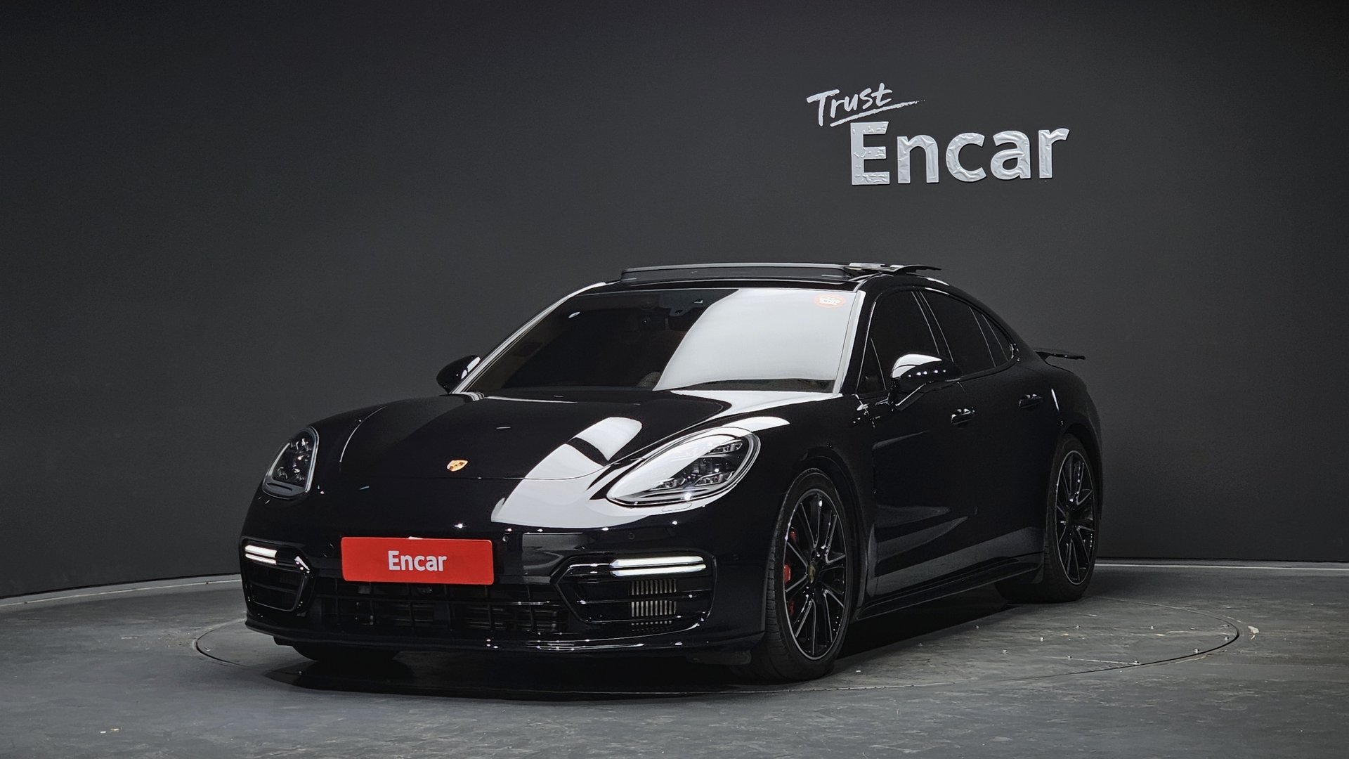 PORSCHE PANAMERA - View 1