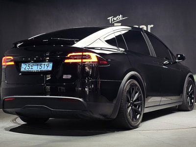 2023 Tesla MODEL X — фото 3