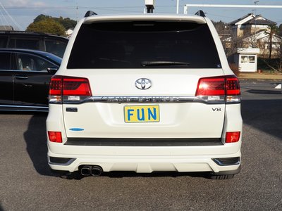 TOYOTA LAND CRUISER 200 - 7