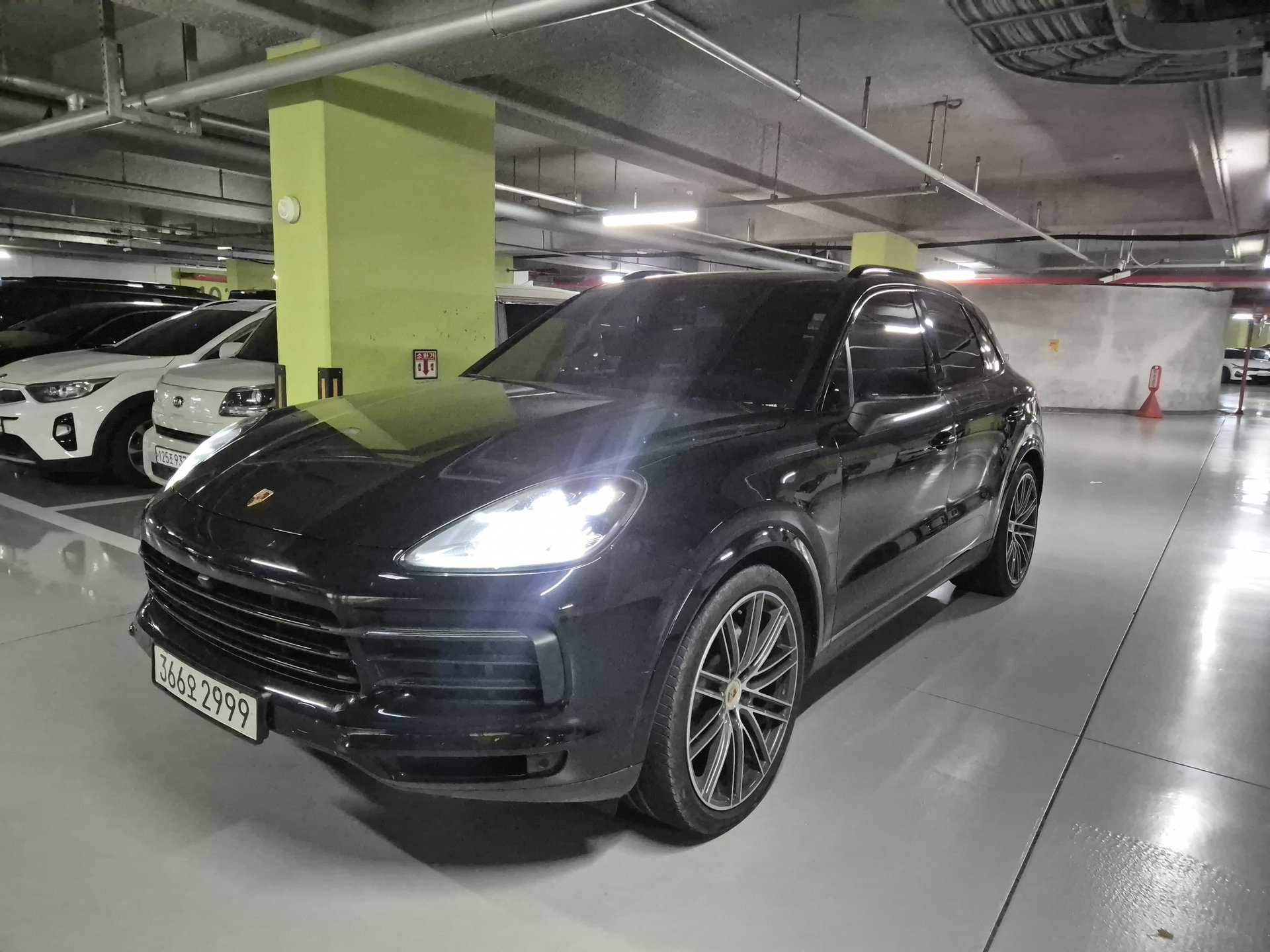 PORSCHE CAYENNE - View 1