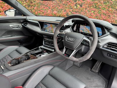 AUDI RS E-TRON GT - 5