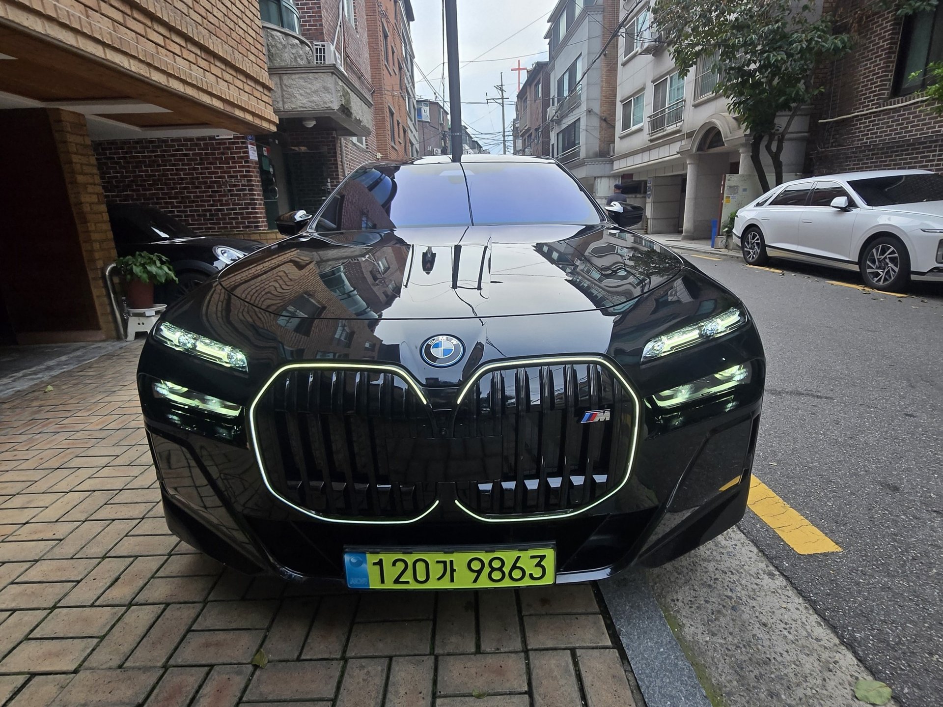 صورة 1 لـ 2024 BMW I7