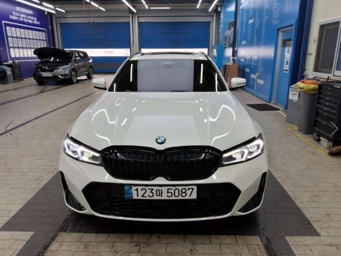 BMW 3 SERIES - View 1