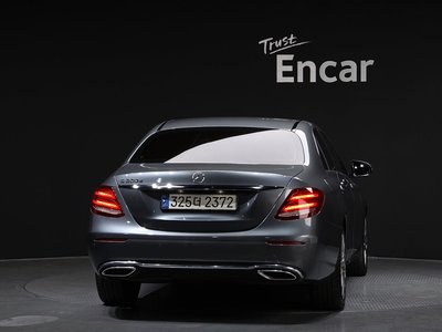 MERCEDES-BENZ E-CLASS - 4