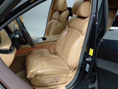 2022 Genesis G90 photo 10
