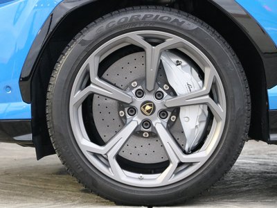 LAMBORGHINI URUS - 7