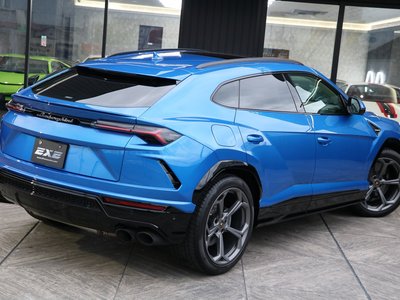 LAMBORGHINI URUS - 5