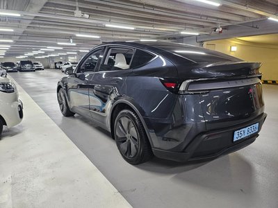 TESLA MODEL Y - 6