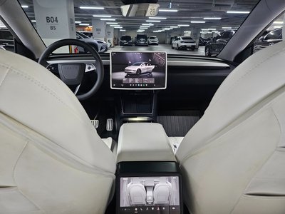 TESLA MODEL Y - 8