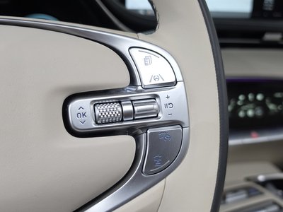 2024 Genesis GV70 thumbnail 21