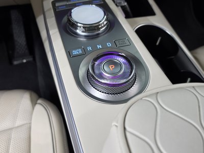 2024 Genesis GV70 thumbnail 12