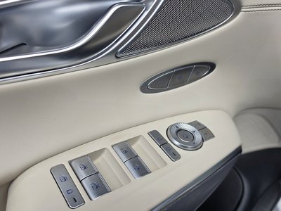 2024 Genesis GV70 thumbnail 28