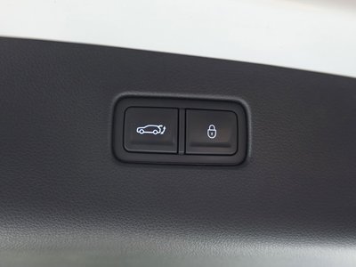 2024 Genesis GV70 thumbnail 23