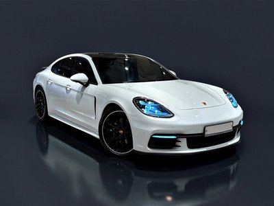 PORSCHE PANAMERA - 1