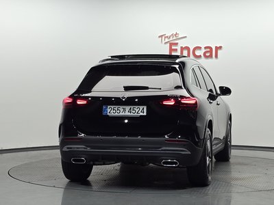 MERCEDES-BENZ GLA - 4