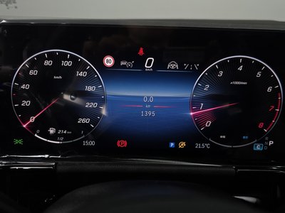 MERCEDES-BENZ GLA - 8