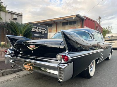 CADILLAC DE VILLE - 2