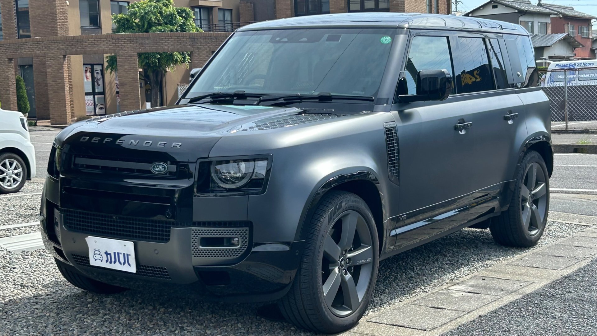 LAND ROVER DEFENDER - View 1