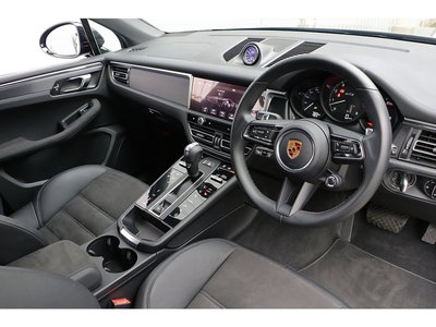 PORSCHE MACAN - 3