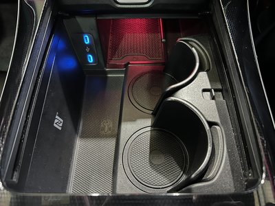 MERCEDES-BENZ EQE - 9