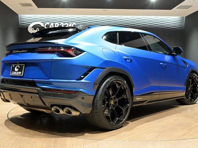 LAMBORGHINI URUS - 5
