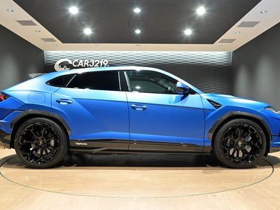 LAMBORGHINI URUS - 10