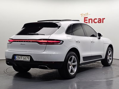 PORSCHE MACAN - 4