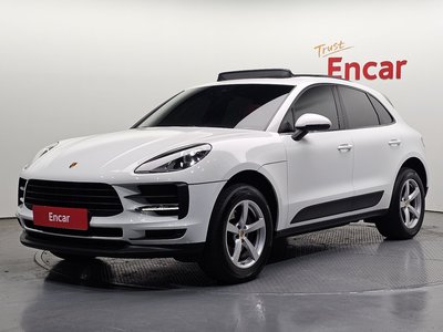 PORSCHE MACAN - 1