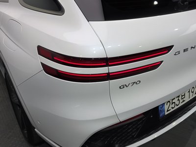 2022 Genesis GV70 — фото 10