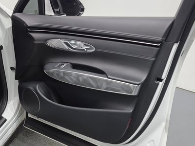 2022 Genesis GV70 — миниатюра 14