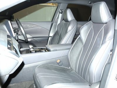 صورة 8 لـ 2023 Lexus RX