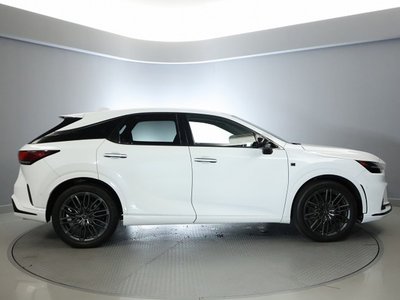 صورة 4 لـ 2023 Lexus RX