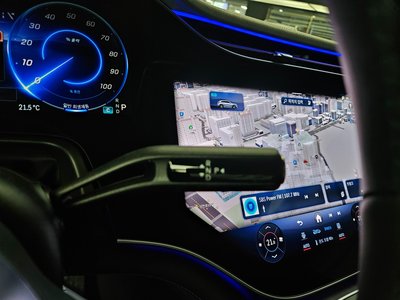 MERCEDES-BENZ EQE - 9