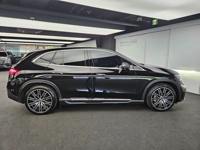 MERCEDES-BENZ EQE - 7