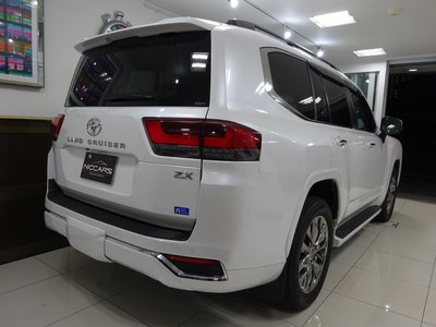 TOYOTA LAND CRUISER 300 - 7