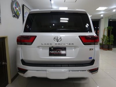 TOYOTA LAND CRUISER 300 - 8