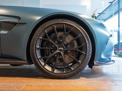 ASTON MARTIN V8 VANTAGE ROADSTER - 10