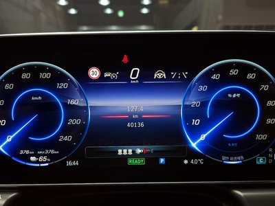 MERCEDES-BENZ EQE - 8