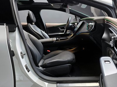 MERCEDES-BENZ EQE - 10