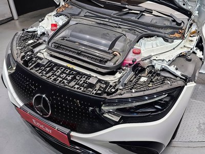 MERCEDES-BENZ EQE - 7